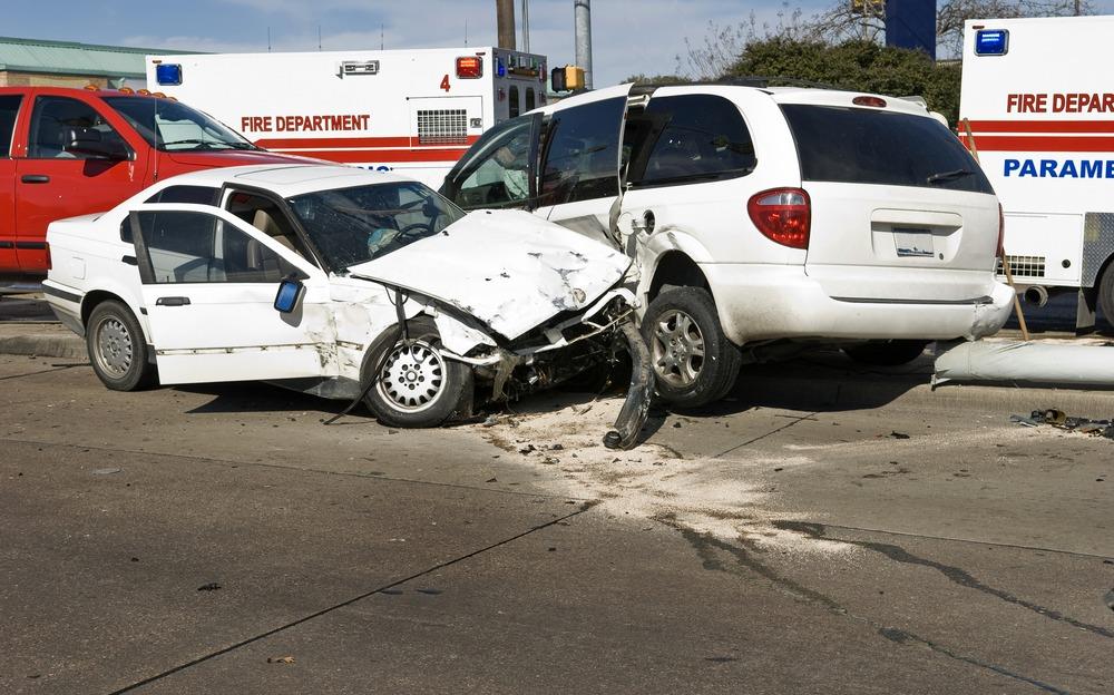 Smyrna Car Accident Lawyers | Free Case Review | 24/7 Support car accident in middle of road
