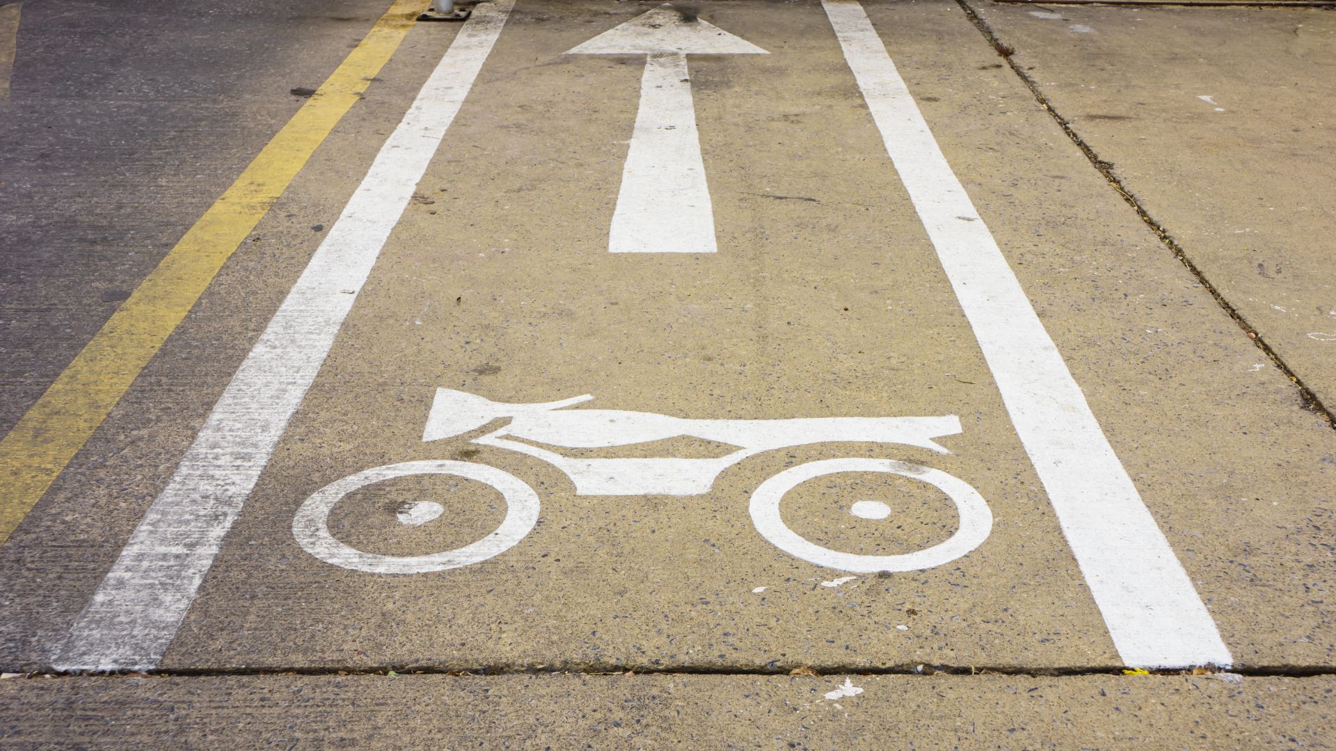 Is Lane Splitting Legal in Georgia? Motorcycle Laws Explained